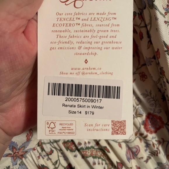 🤍🤎 Arnhem Renata Skirt in Winter 🤍🤎 - Picture 4 of 10